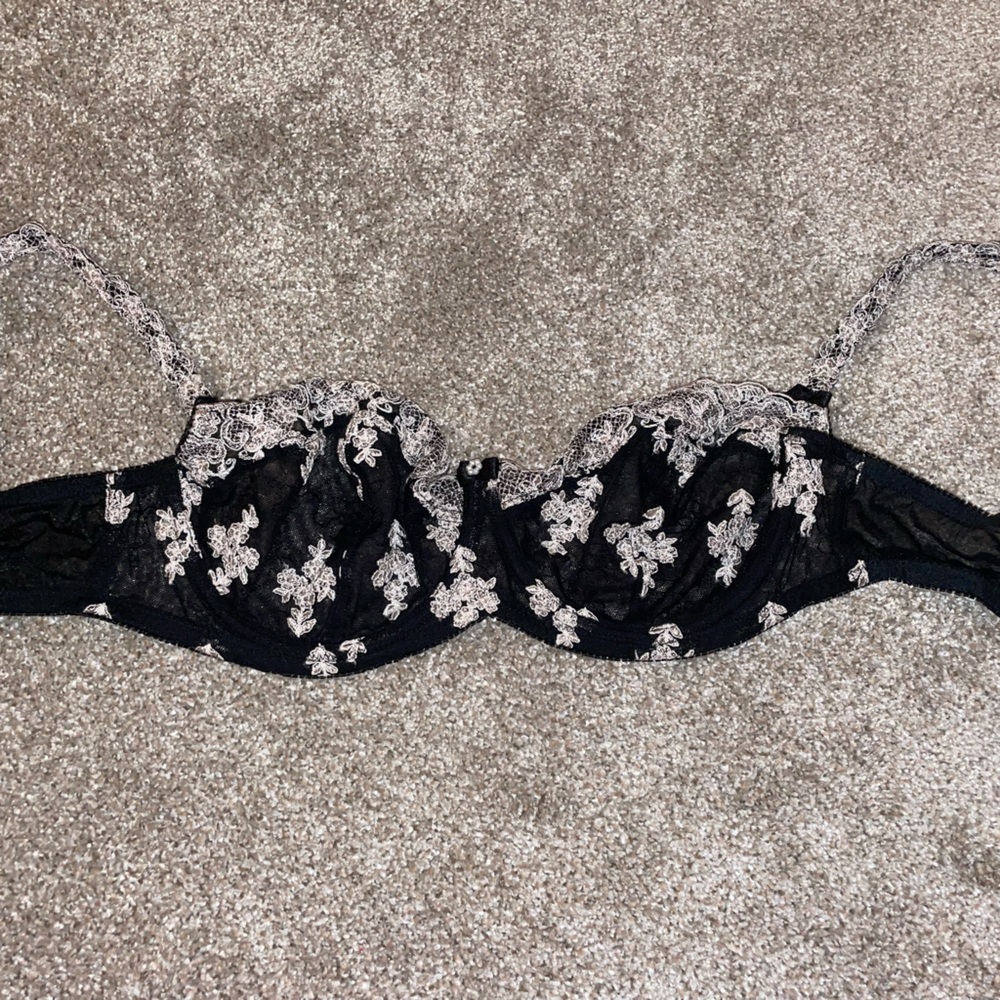 victoria’s secret sexy black bra